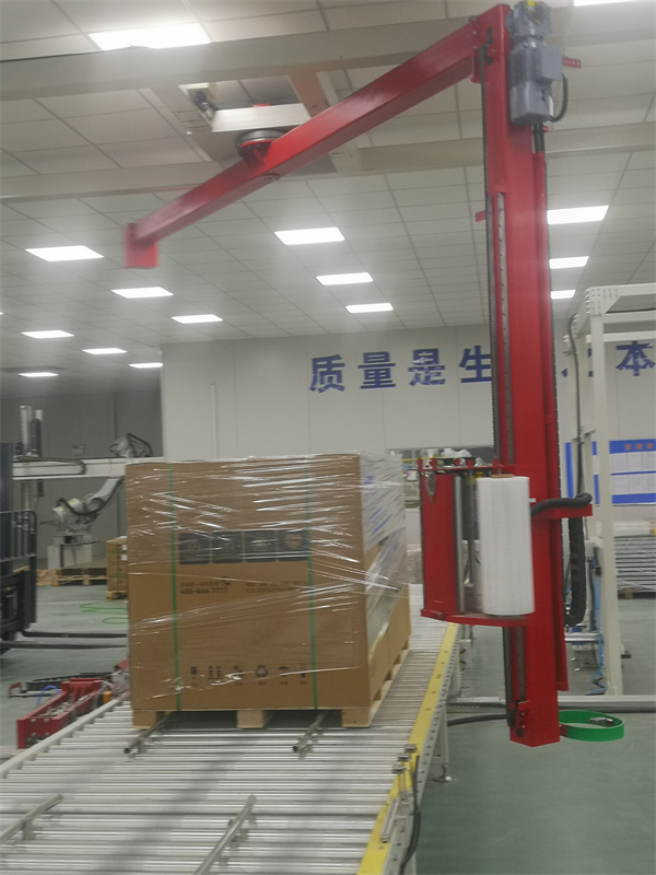 第五張、組件自動(dòng)纏膜機(jī).jpg